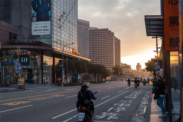 美国通胀为何重燃？华尔街大佬怒喷：都怪鲍威尔太鸽！